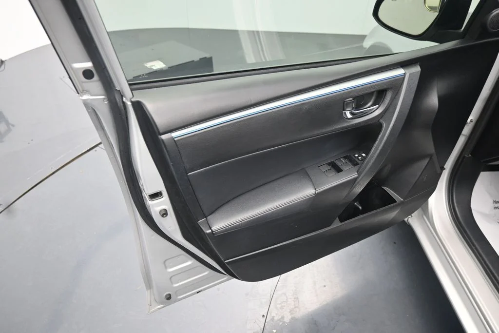 Used 2016  Toyota S Plus image 18