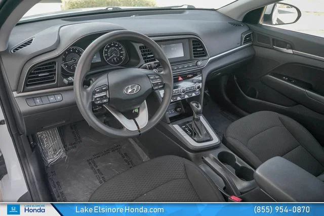 Used 2020 Quartz White Pearl Hyundai SE image 17