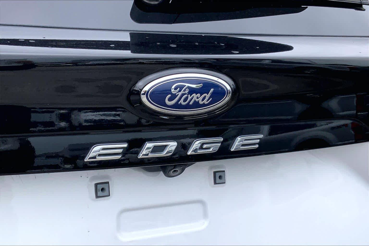 Used 2022 Oxford White Ford SEL image 27