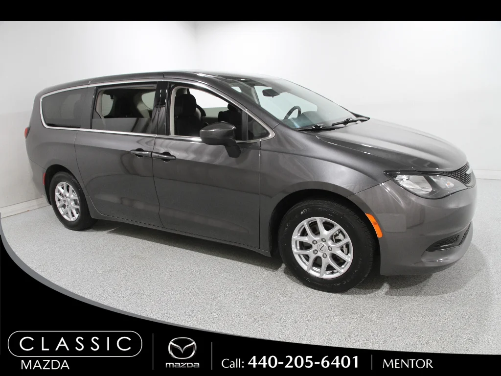 2023 Chrysler Voyager LX's photo