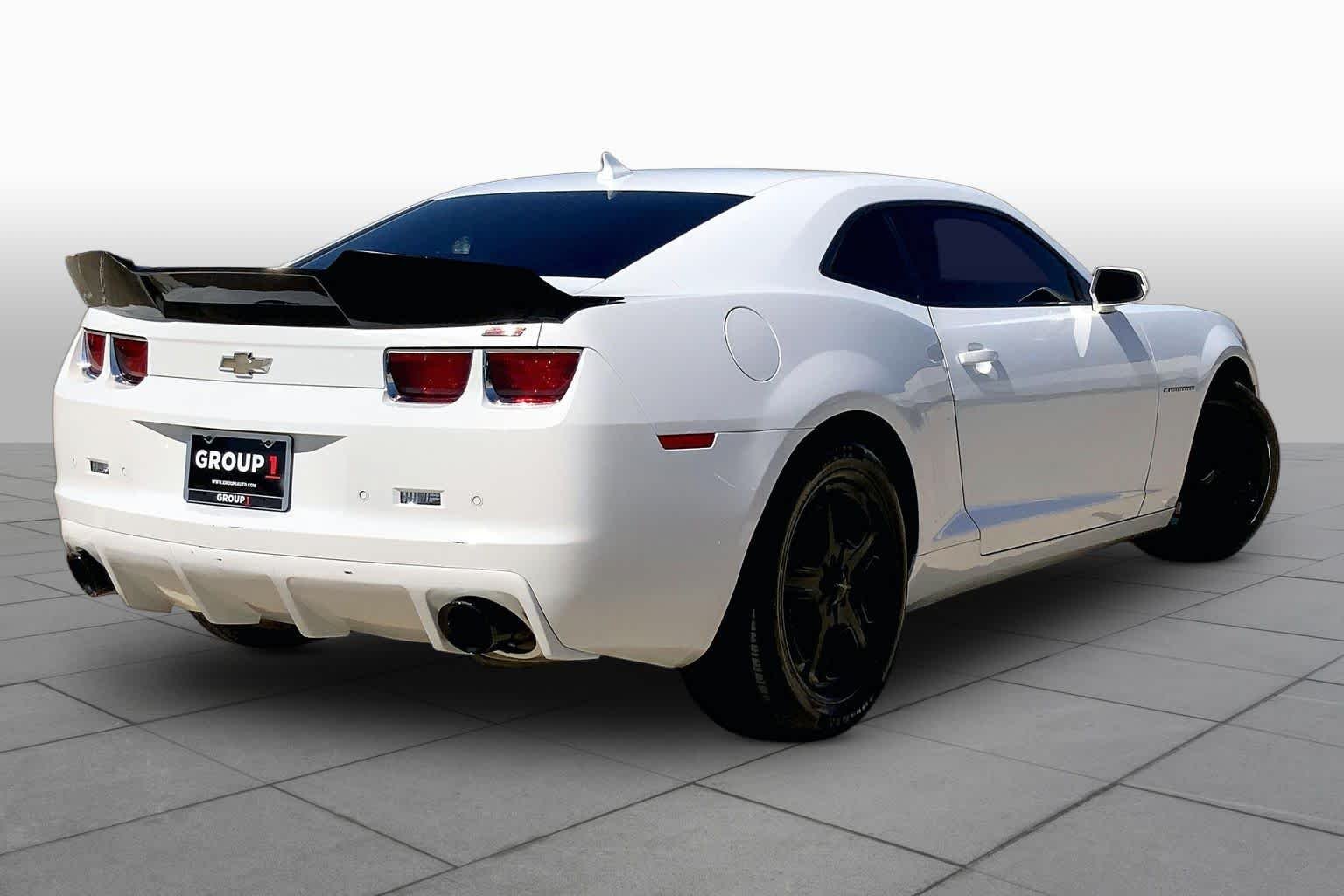 Used 2011 Summit White Chevrolet 2SS image 12