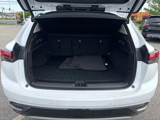 Used 2021 Summit White Buick Essence image 26