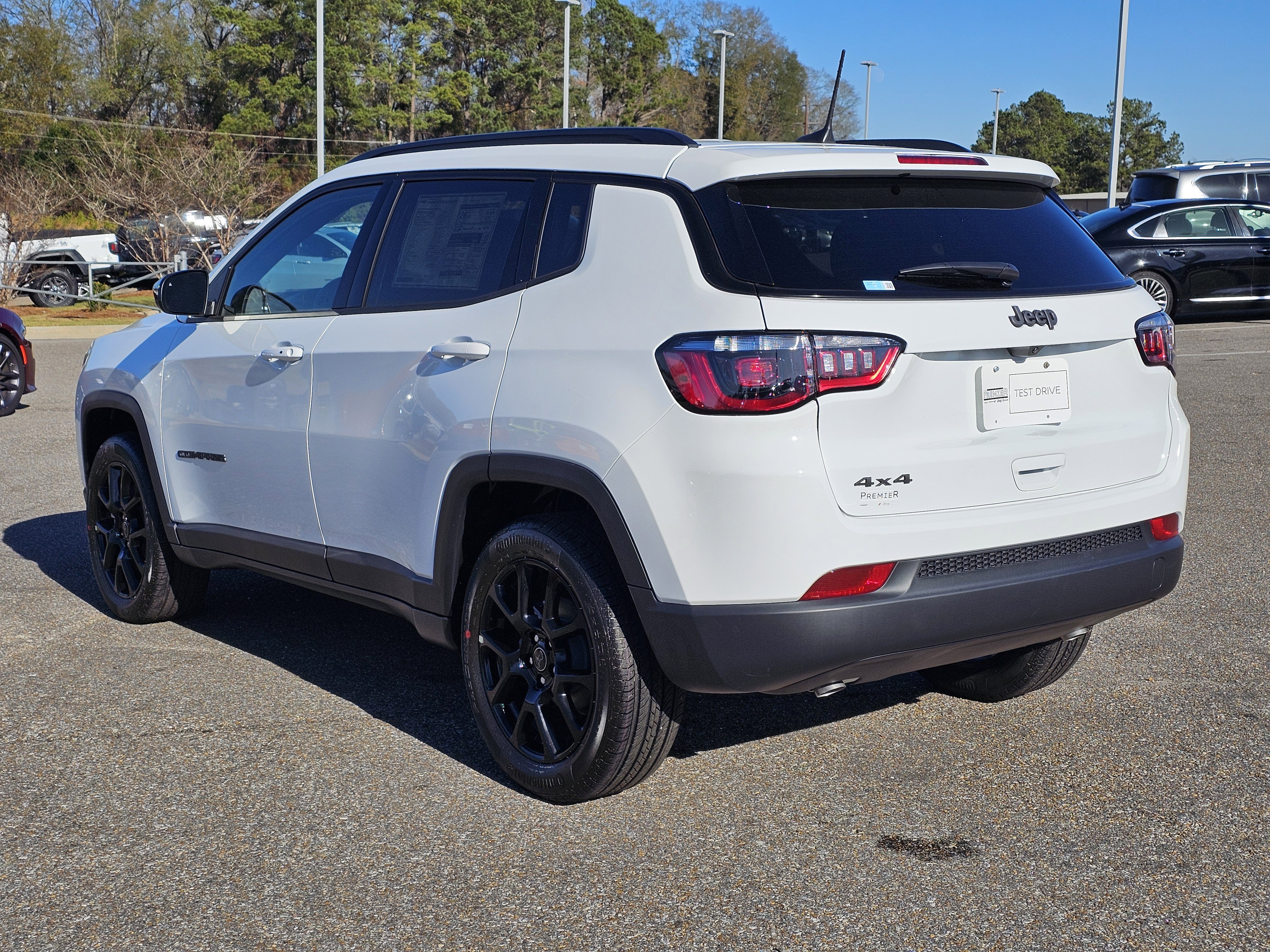 New 2026 Bright White Clearcoat Jeep Latitude Altitude image 12