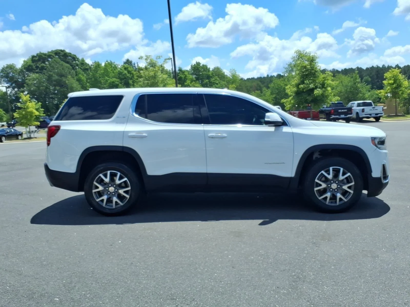 Used 2021 WHITE GMC SLE image 9