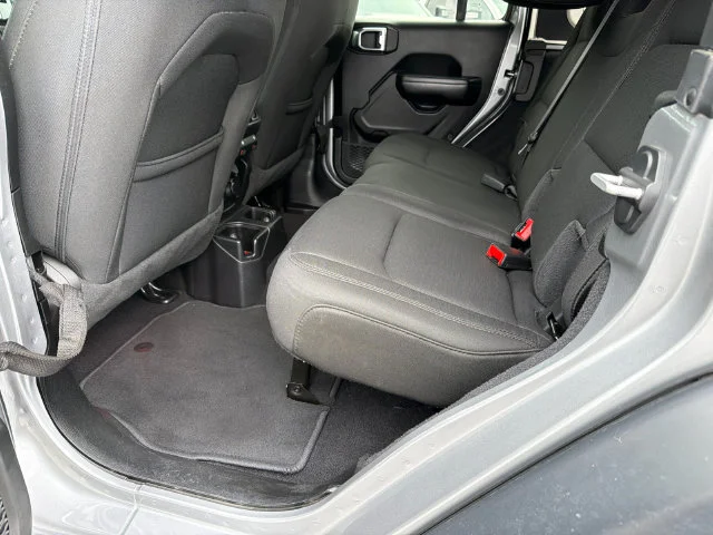 Used 2020 Silver Jeep Sport Altitude 4x4 image 21