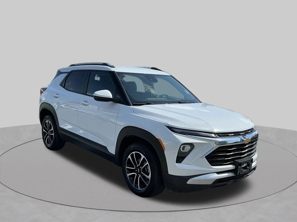 Used 2025 White Chevrolet LT image 13