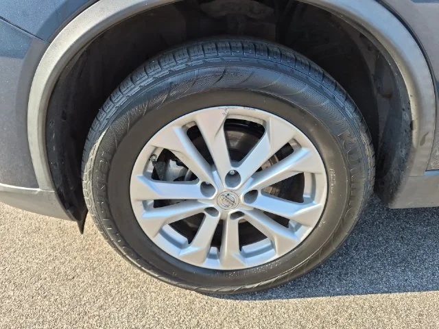 Used 2016 Blue Nissan SV image 10