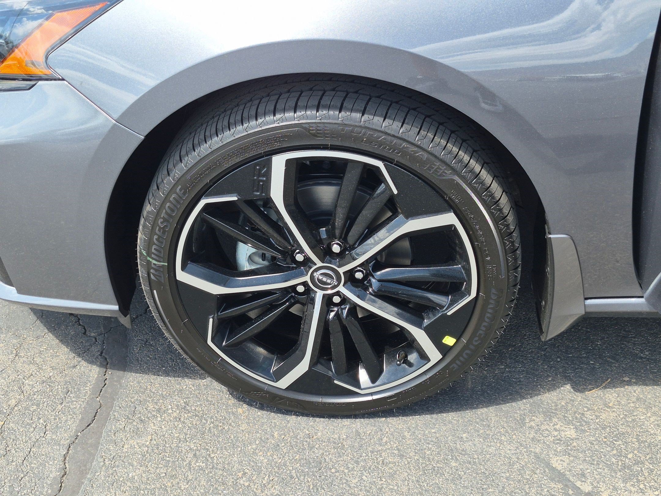 New 2026 Gun Metallic / Super Black Two-tone Nissan SR image 15