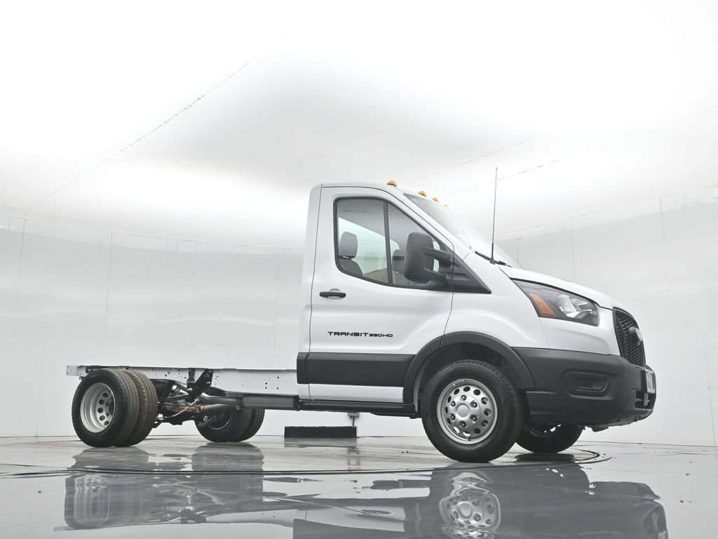 2026 Ford Transit Chassis Cab Base