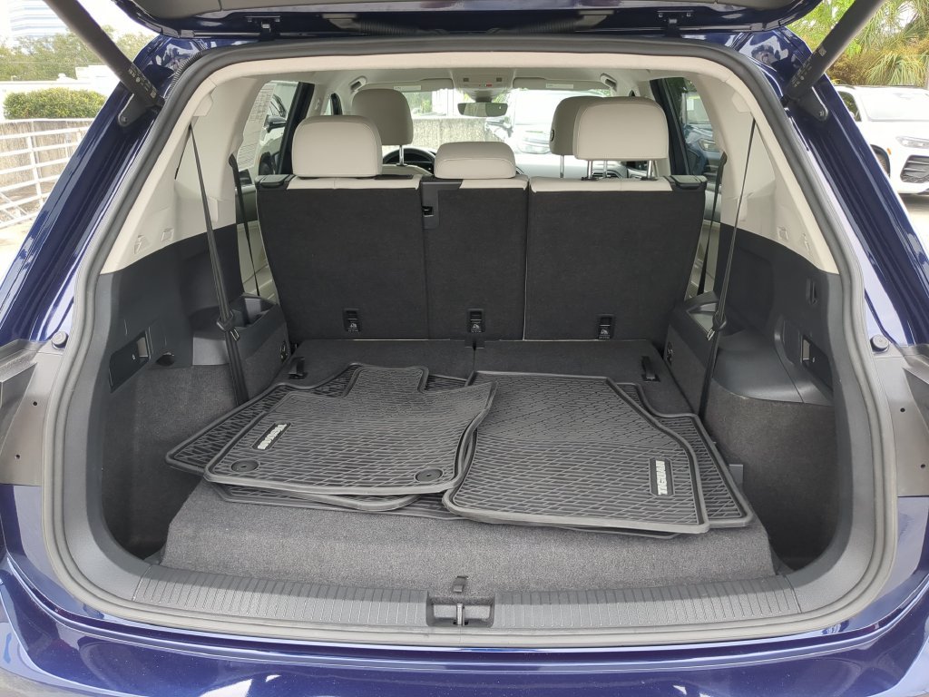 Certified Used 2022 Blue Volkswagen 2.0T SE image 9