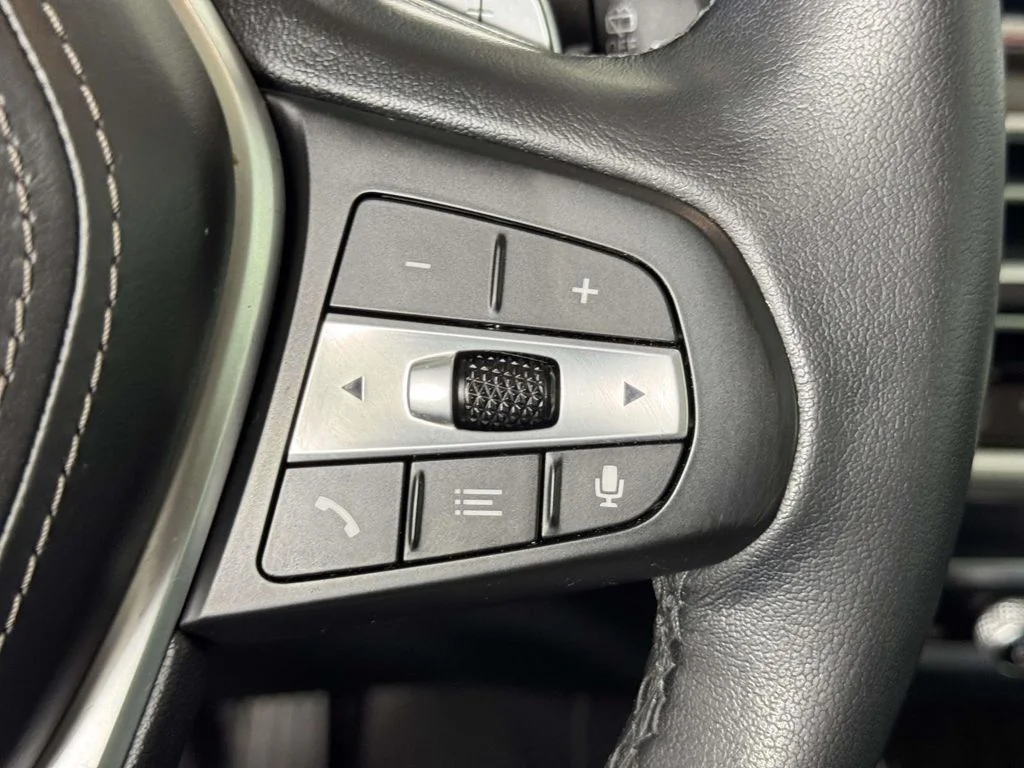 Used 2022 Black BMW xDrive40i image 23
