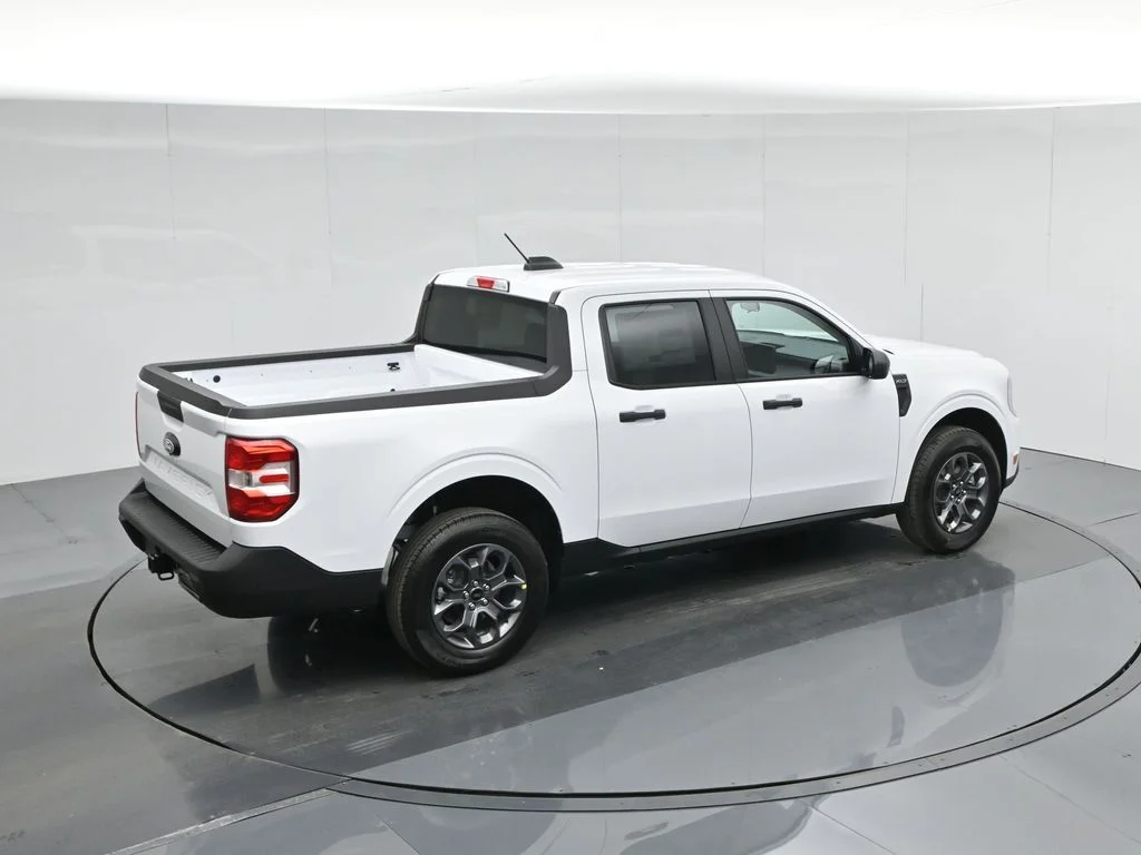 New 2026 Oxford White Ford XLT image 41