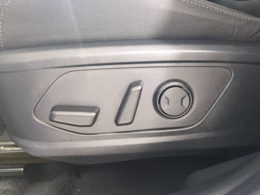 Used 2023 Silver Hyundai SEL image 24