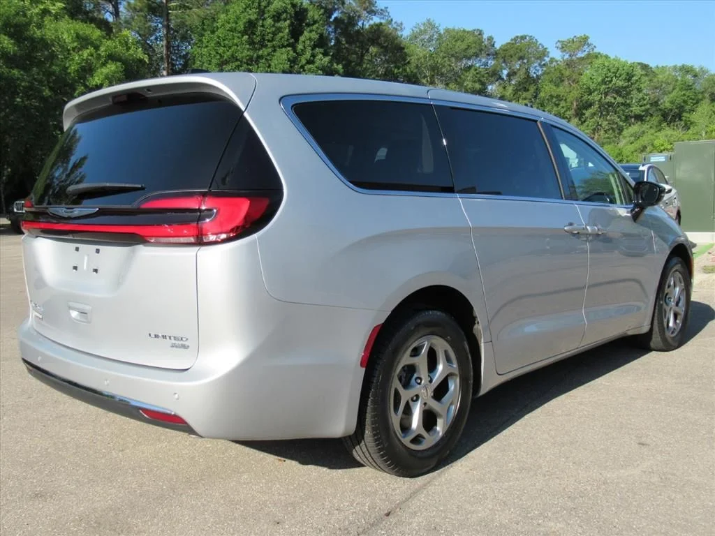 Certified Used 2024 Silver Chrysler Limited image 7