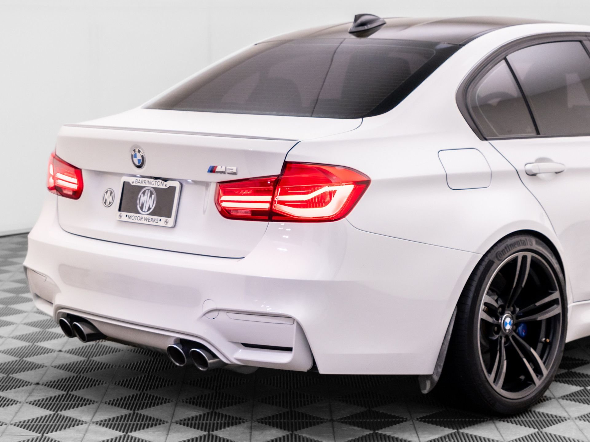 Used 2018 White BMW Base image 36