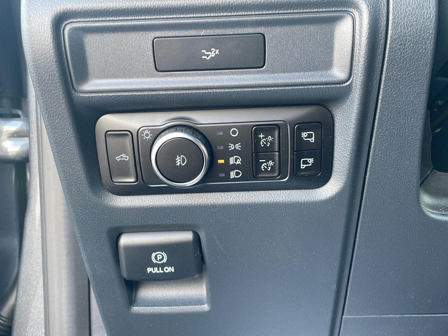 New 2026 Carbonized Gray Metallic Ford XLT image 15