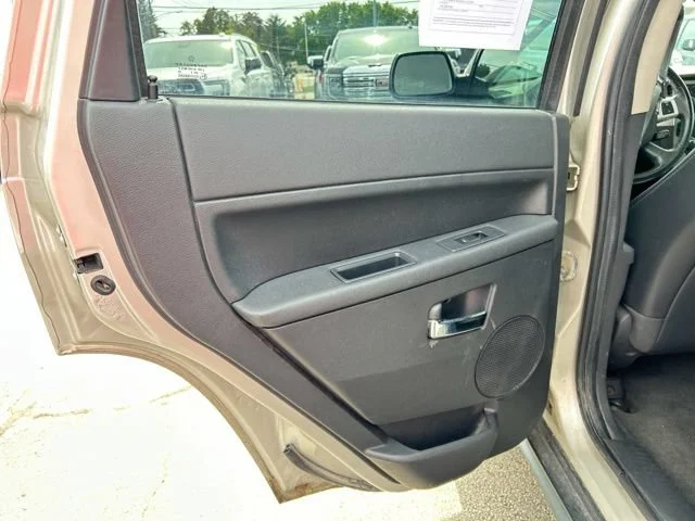 2009 Jeep Grand Cherokee Laredo - Photo 19