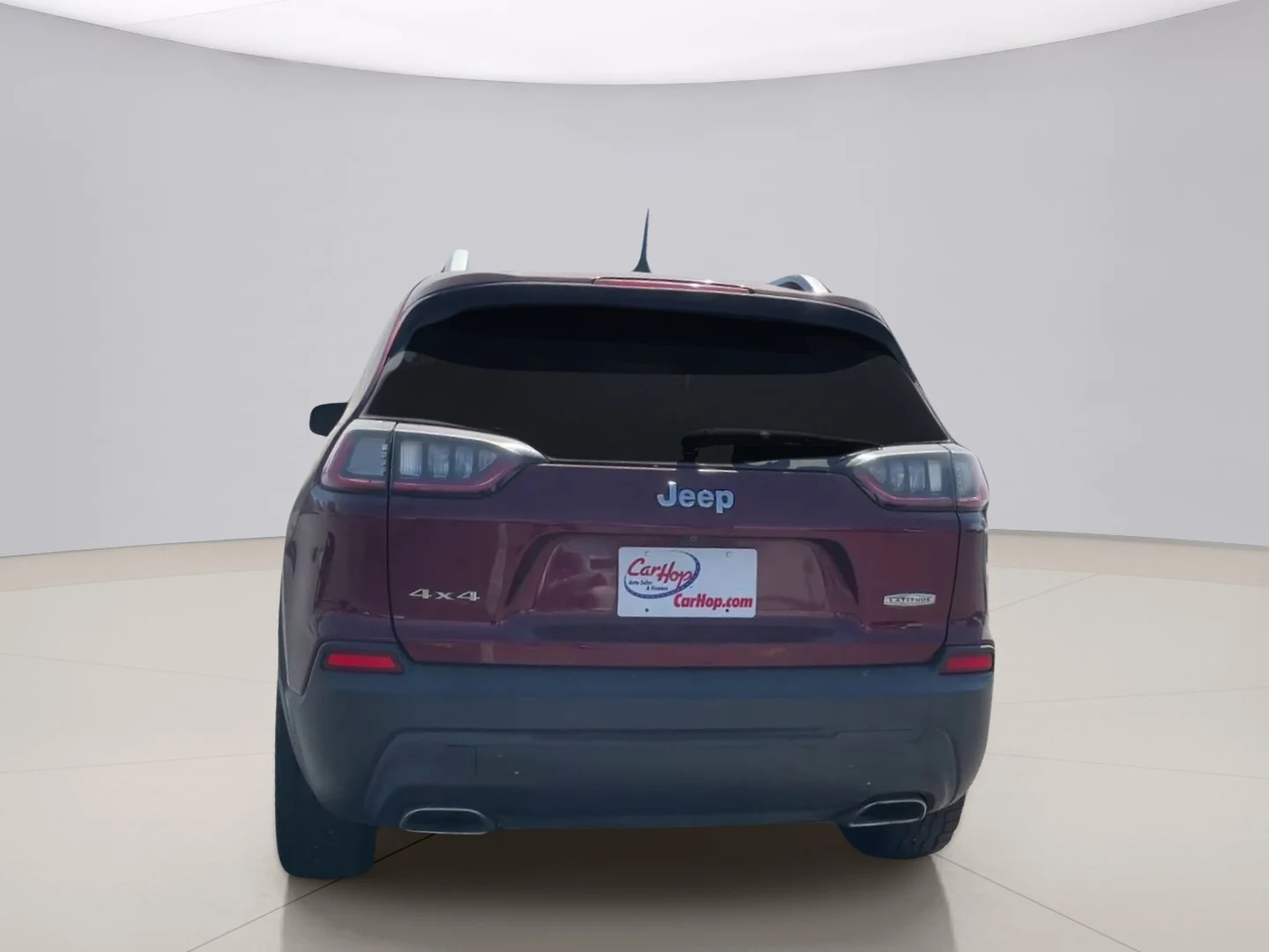 Used 2019 Red Jeep LATITUDE image 4