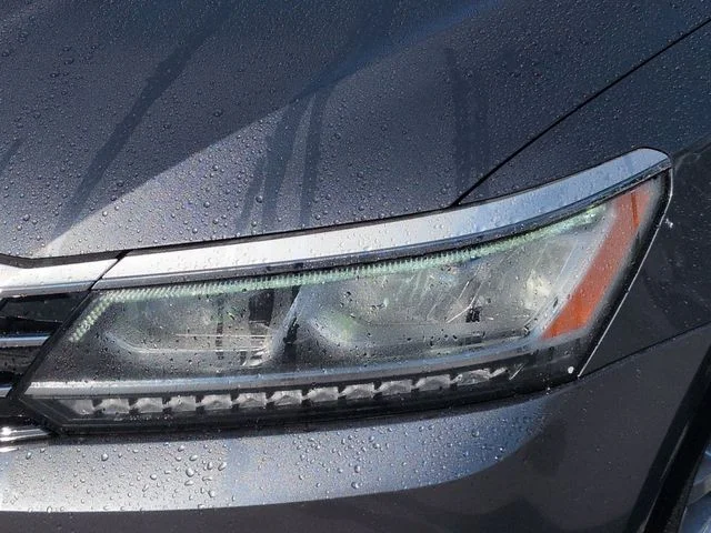 Used 2018 Gray Volkswagen 2.0T SE image 9