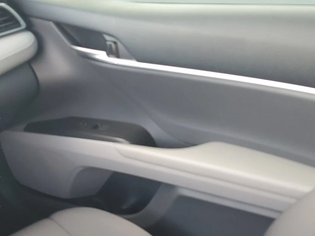 Used 2022 White Toyota LE Hybrid image 13