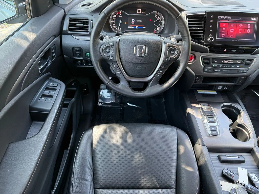 Used 2023 Lunar Silver Metallic Honda AWD RTL-E image 14