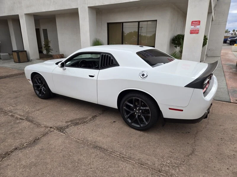 Used 2016 Bright White Clearcoat Dodge SXT image 3
