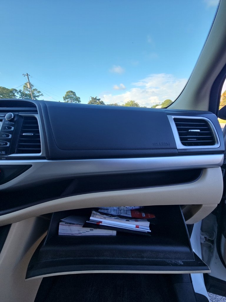 Used 2017 White Toyota XLE image 26