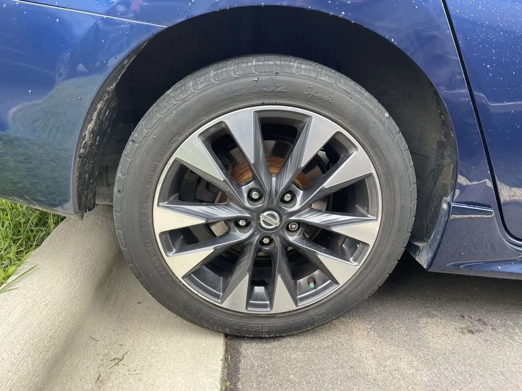 Used 2017 Deep Blue Pearl Nissan SR Turbo image 5