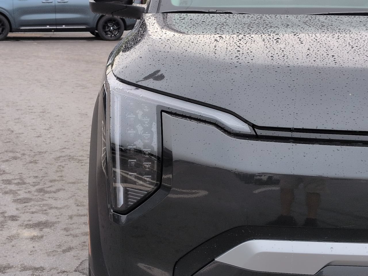 New 2027 Interstellar Gray Kia Wind image 10