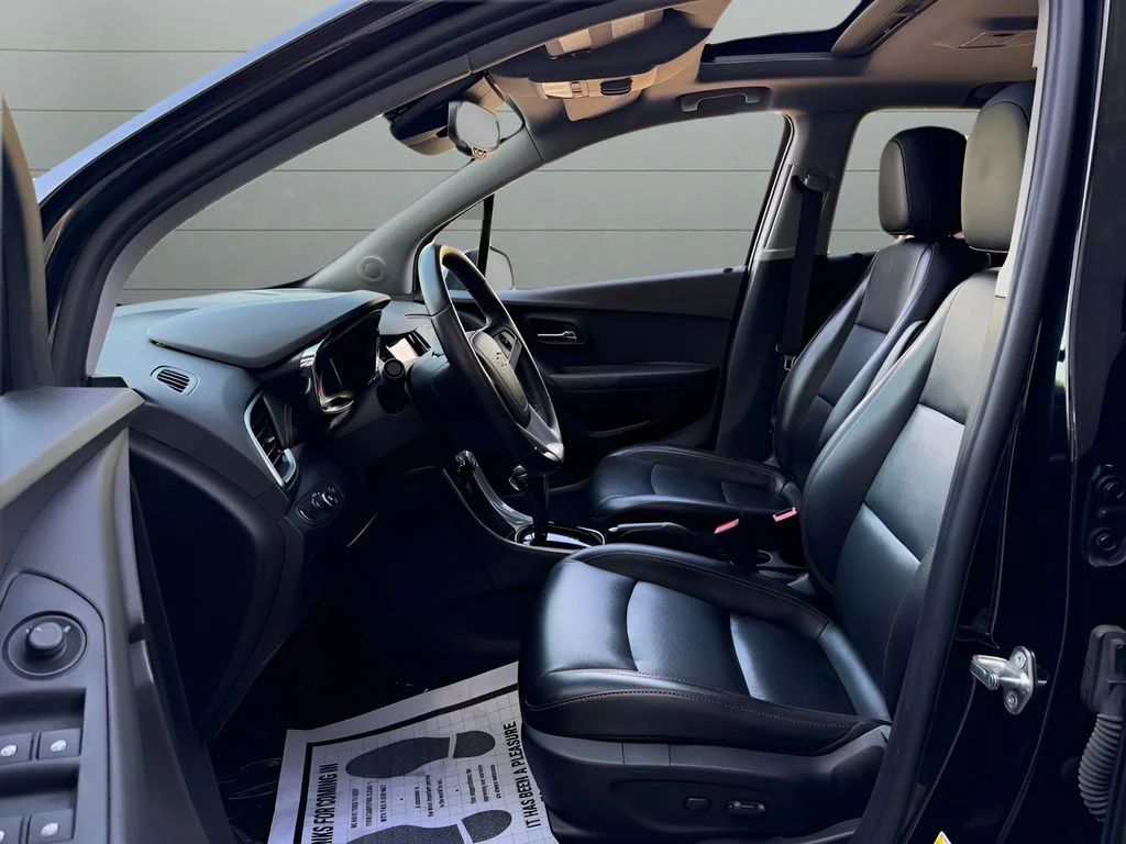 Used 2018 Black Chevrolet Premier image 11