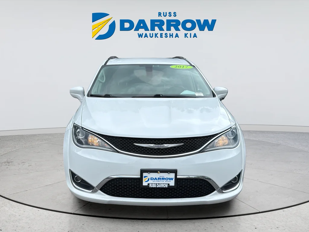 Used 2017 White Chrysler Touring L image 8