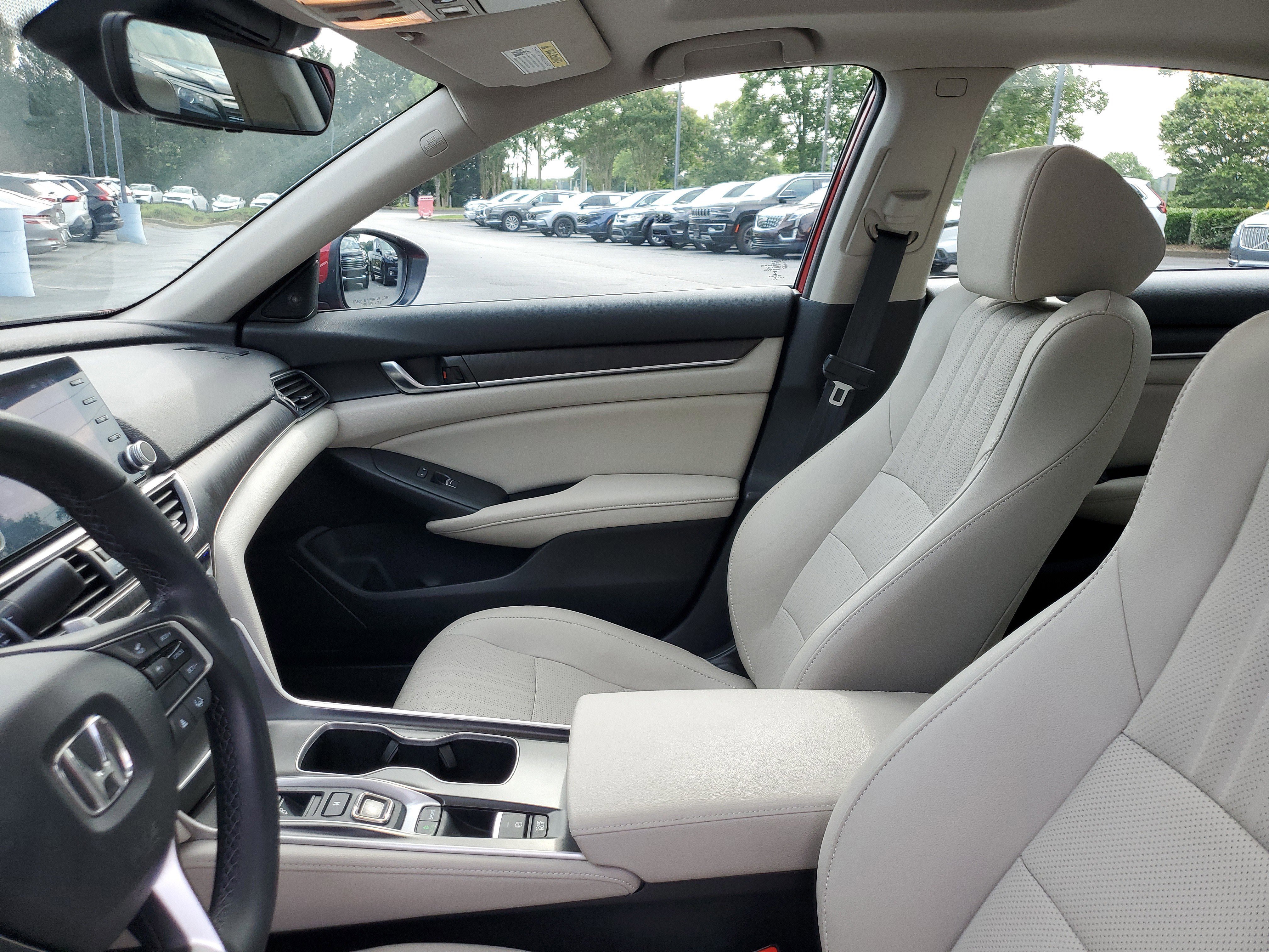Used 2021  Honda Touring image 17