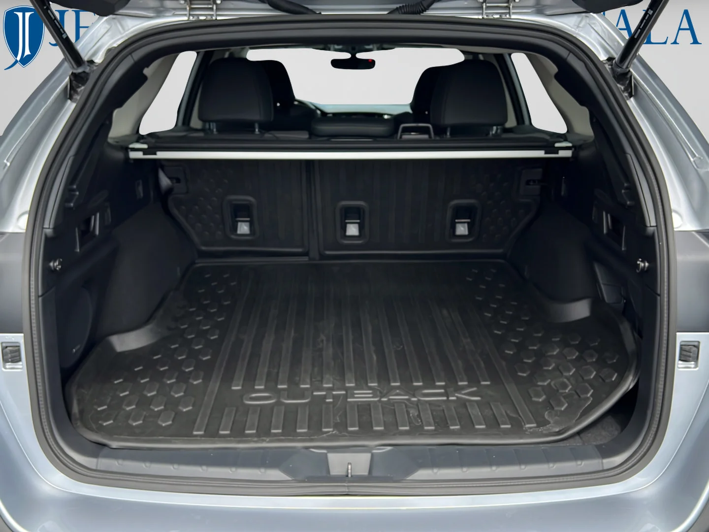 Used 2025 Ice Silver Metallic Subaru Onyx Edition image 9
