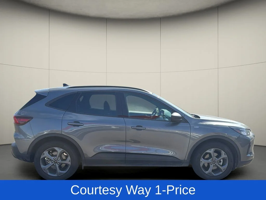 Used 2025 Gray Ford ST-Line image 11