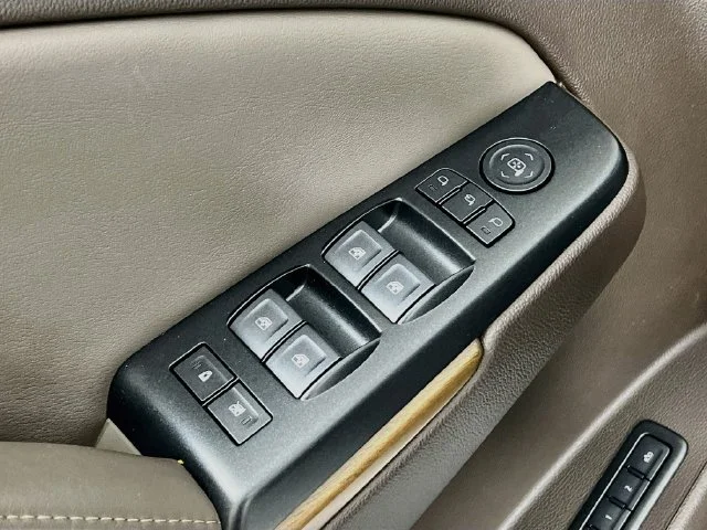 Used 2019 White GMC Denali image 9