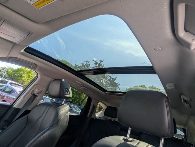 Used 2024  Acura Base image 18