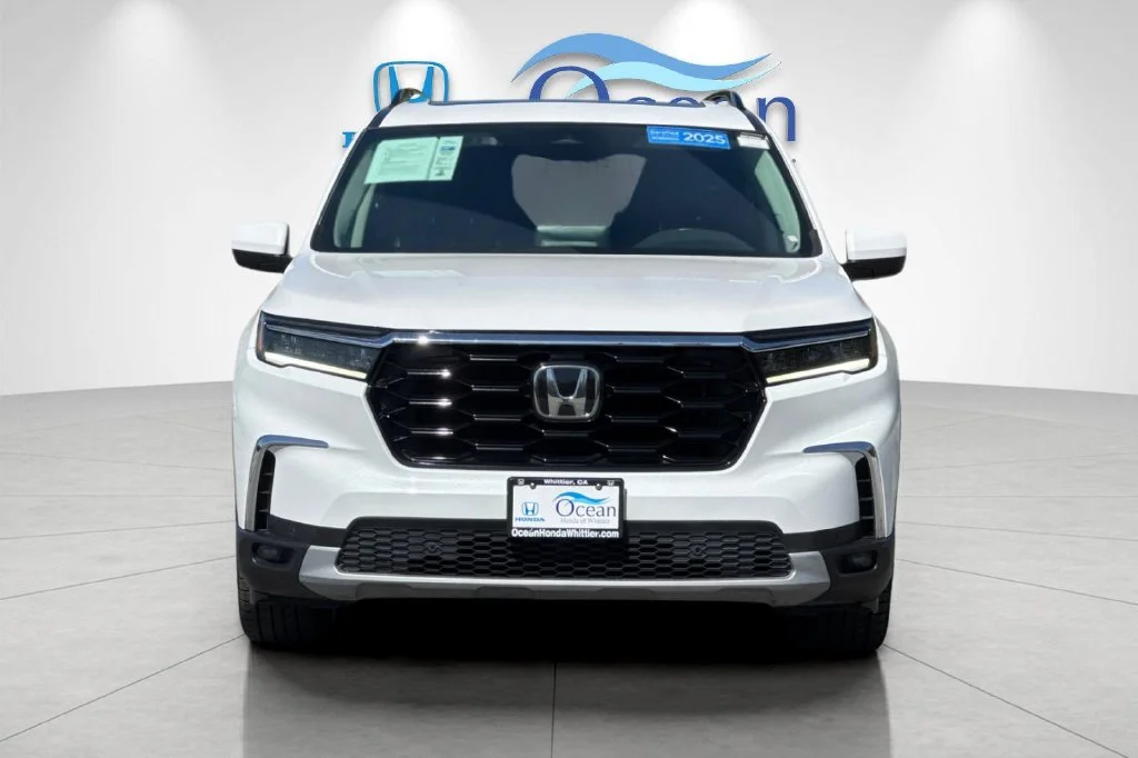 Certified Used 2025 Platinum White Pearl Honda Touring image 9