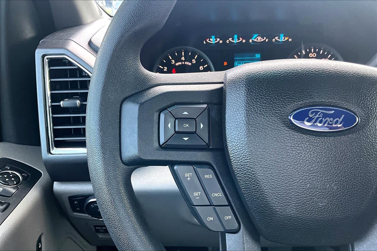 Used 2016 Shadow Black Ford XLT image 24
