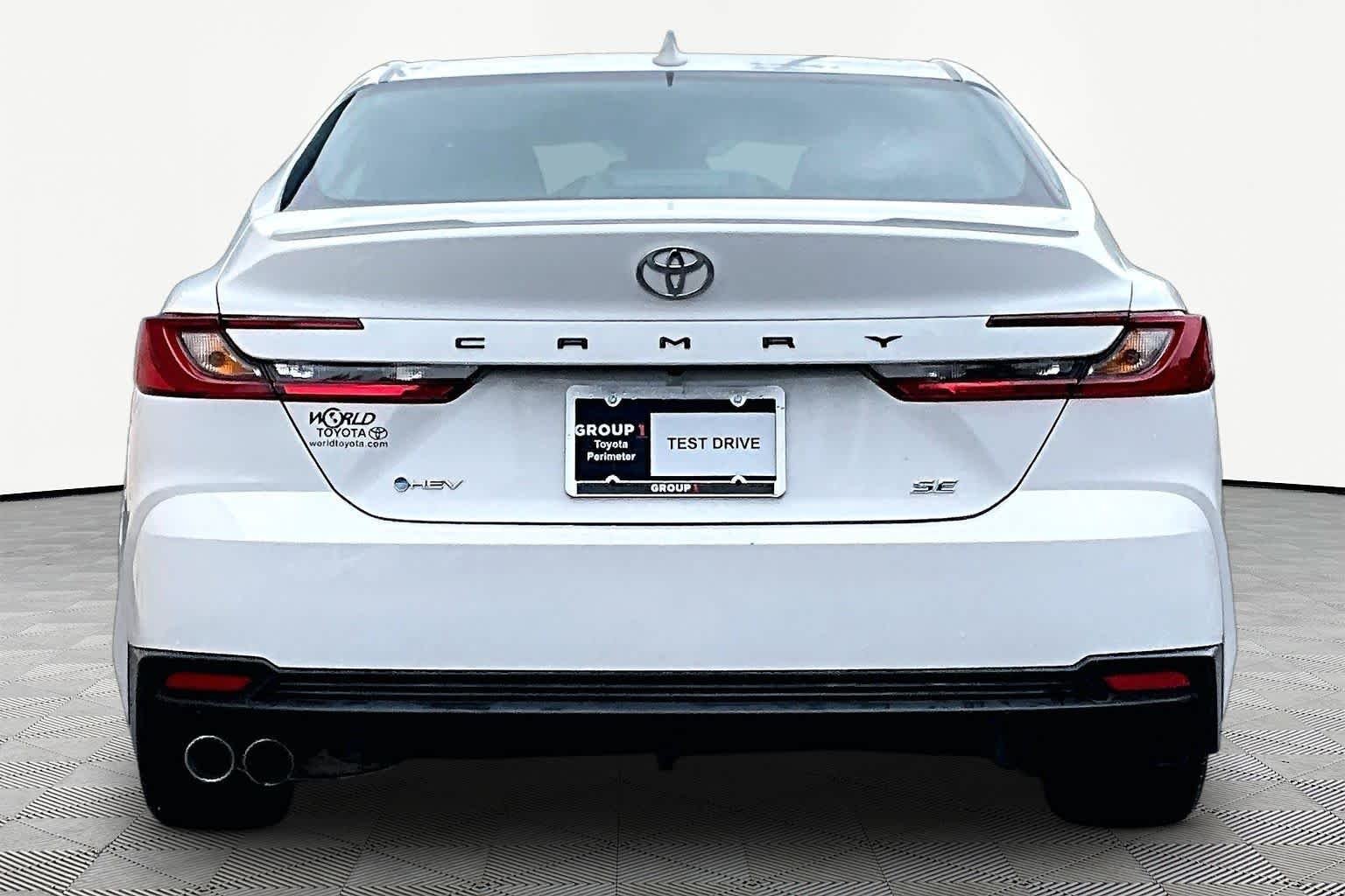 Used 2025 Ice Cap Toyota SE image 5