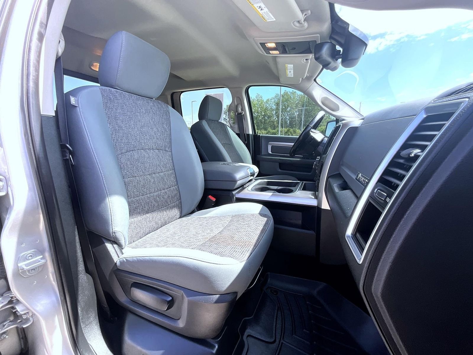 Used 2018 Bright Silver Clearcoat Metallic Ram Big Horn image 17