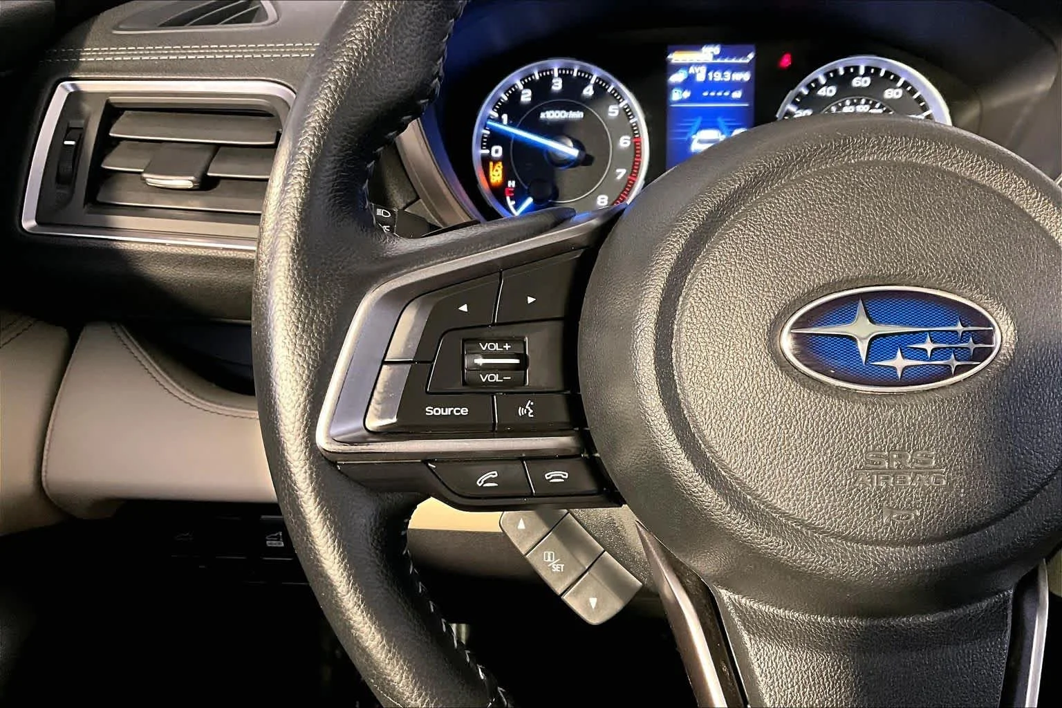Used 2019 Crystal White Pearl Subaru Limited image 24
