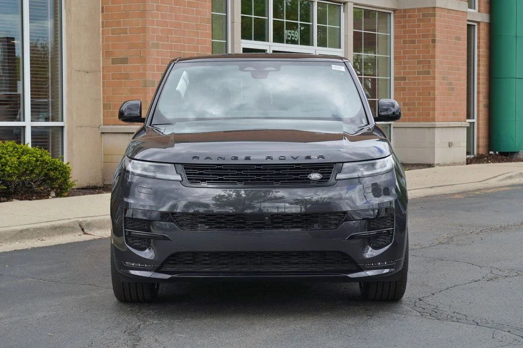 New 2026 Carpathian Grey Land Rover Dynamic SE image 4