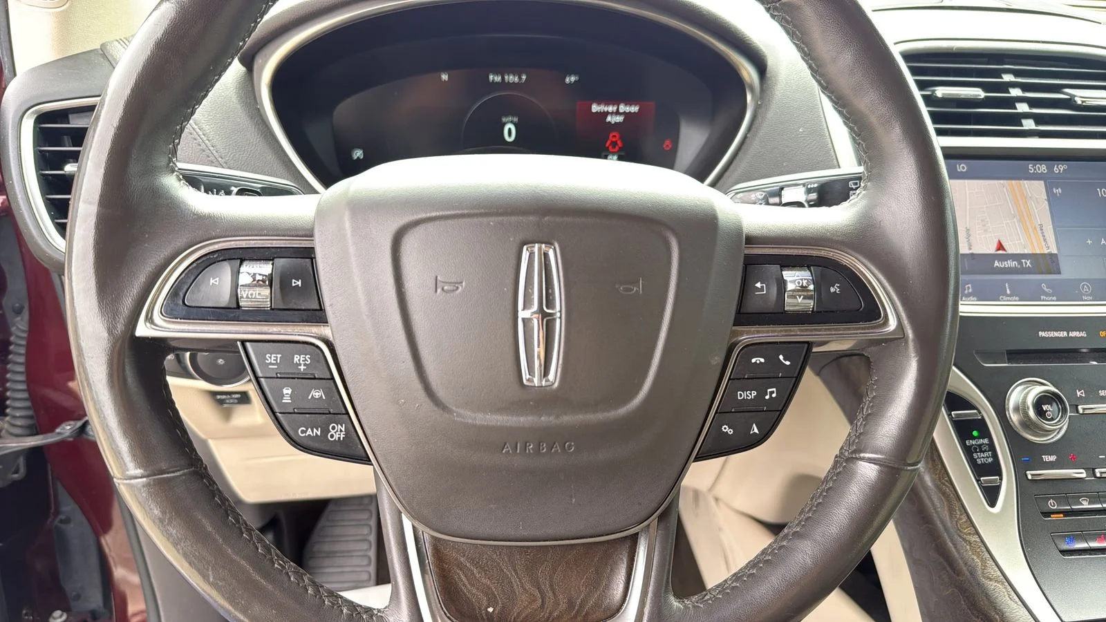 Used 2019 Red Lincoln Reserve image 14