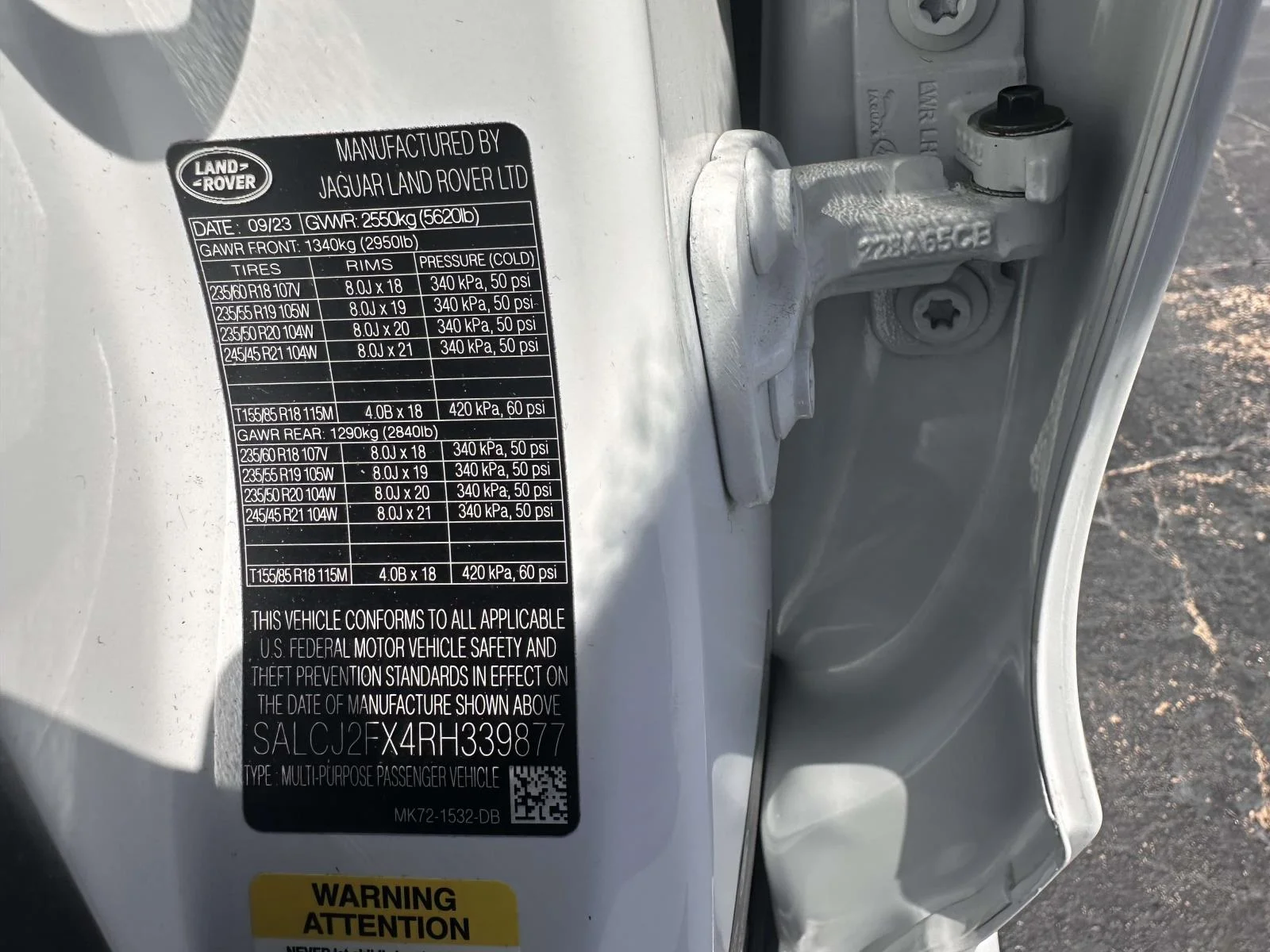Used 2024 White Land Rover Core S image 19