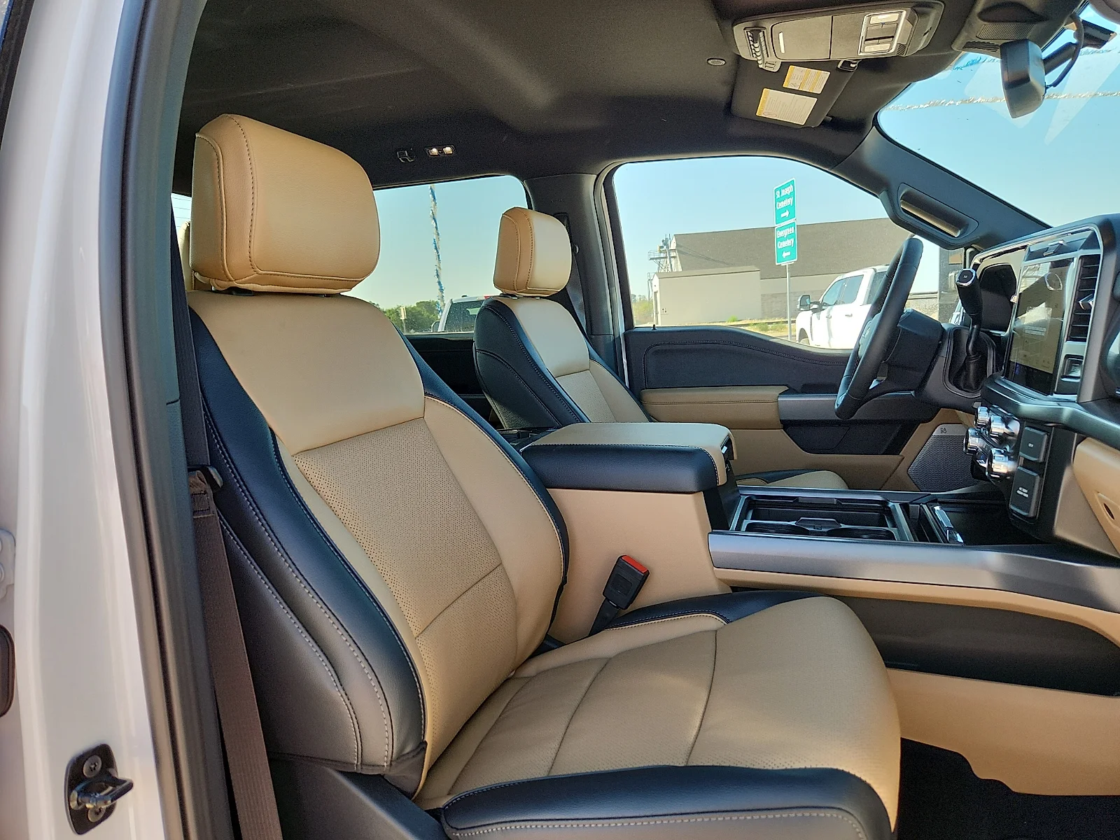 New 2026 Oxford White Ford Lariat image 20