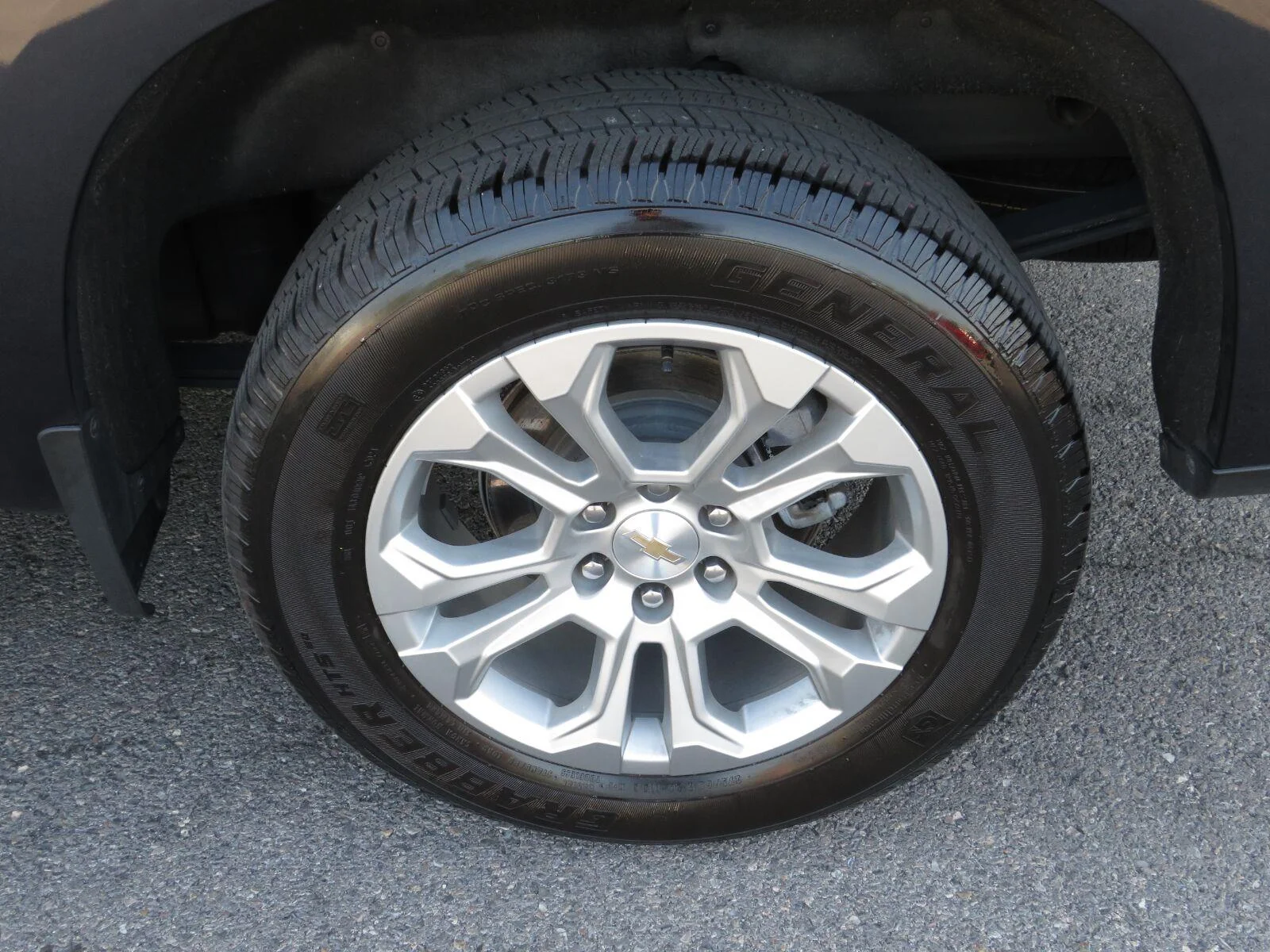 Used 2024 Dark Ash Metallic Chevrolet LTZ image 17