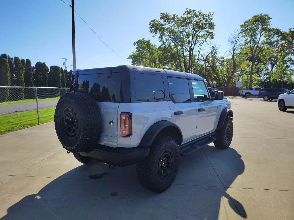 New 2026 Avalanche Gray Ford Badlands® image 5