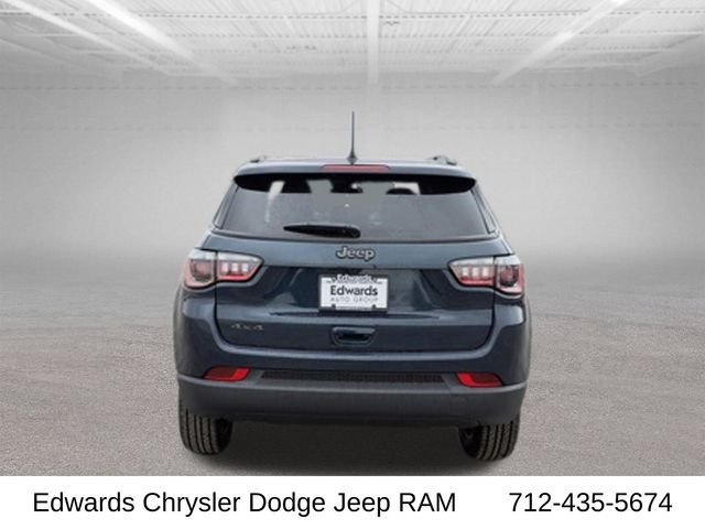 New 2026 Fathom Blue Pearl-Coat Exterior Paint Jeep Latitude image 7