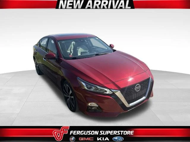 Used 2019 Red Nissan 2.5 Platinum image 1