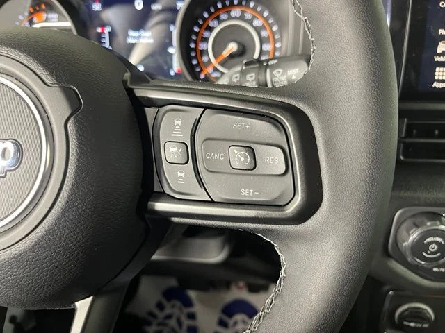 Used 2026 White/off-white Jeep Sport S image 22